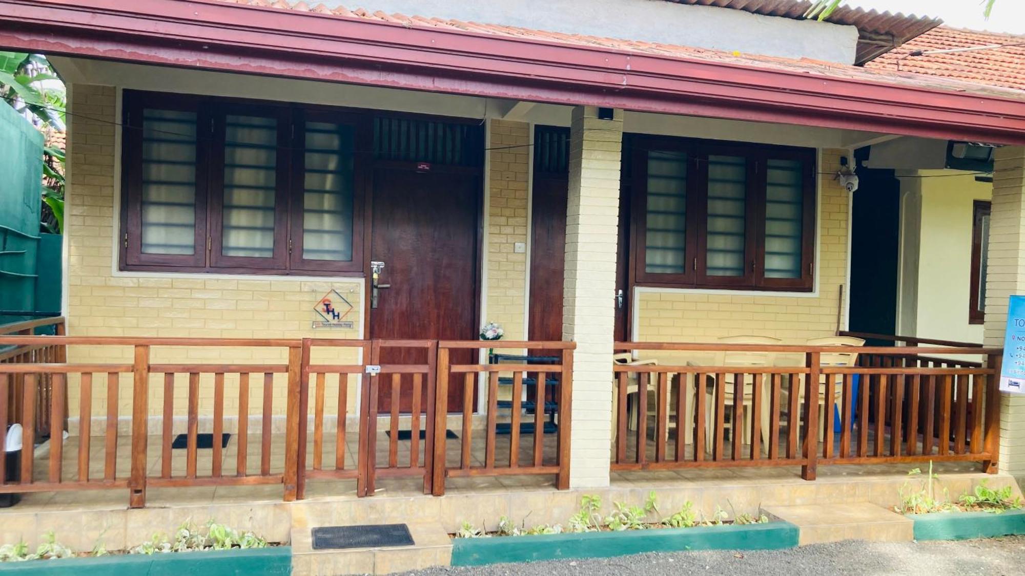 Siri Tourist Holiday Home Hikkaduwa Exterior photo