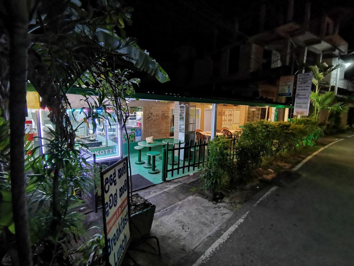 Siri Tourist Holiday Home Hikkaduwa Exterior photo